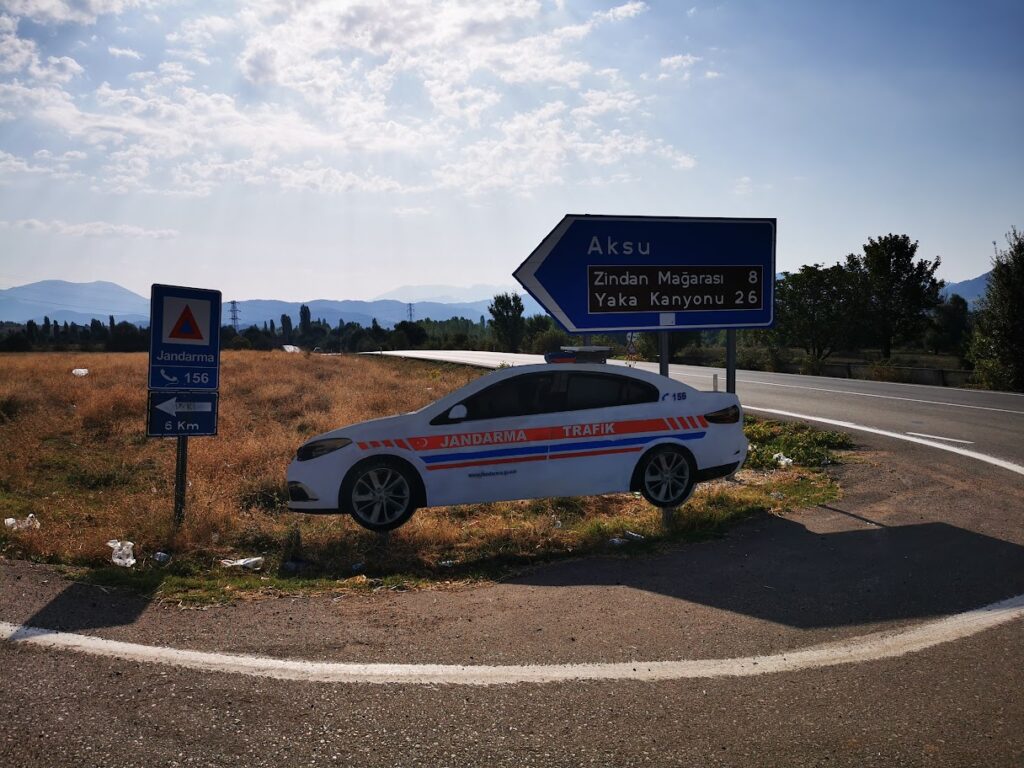 Conduire en Turquie : photo d'un leurre de la gendarmerie