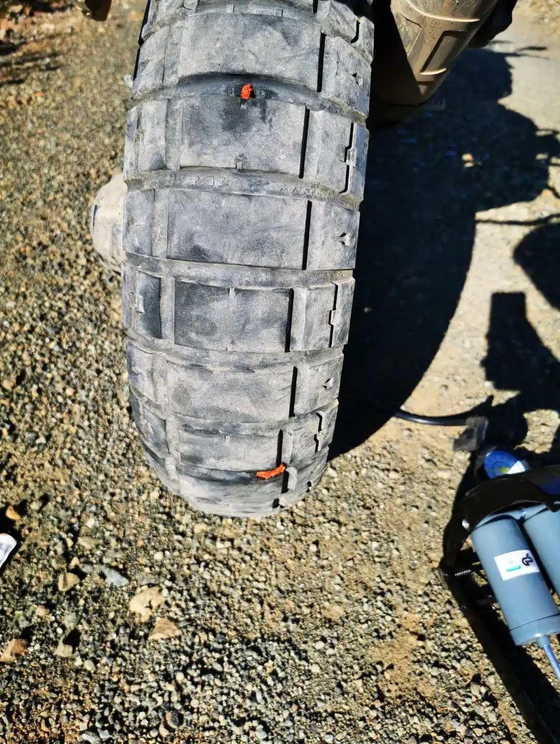 Les types de pneus off road en moto et quelles pressions mettre en off road avec un trail ou un maxitrail